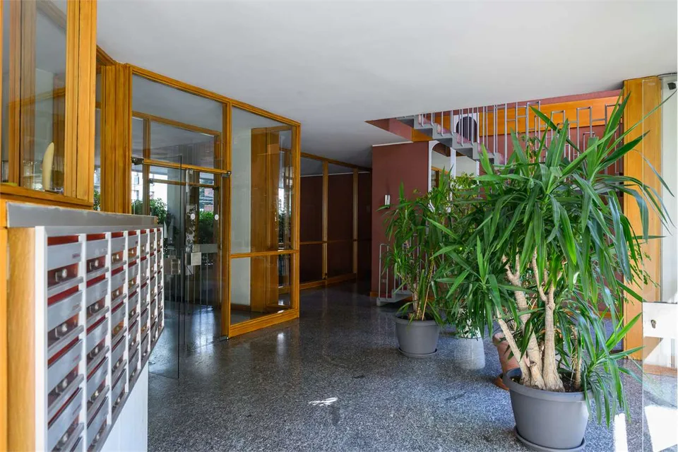 Grand bureau dans le centre-ville de Milan – photo 11 sur 13