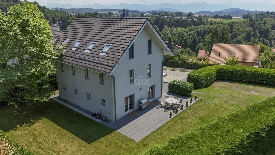Splendida villa individuale con terrazze e grande giardino – foto 12 di 13