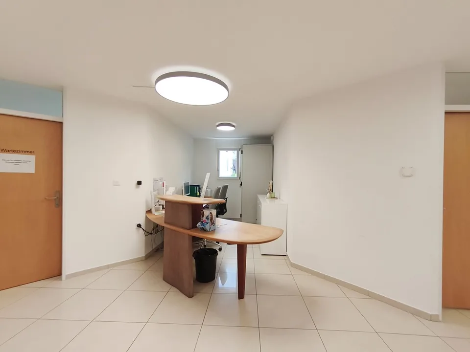Pratique dentaire attractive avec bail à long terme à vendre