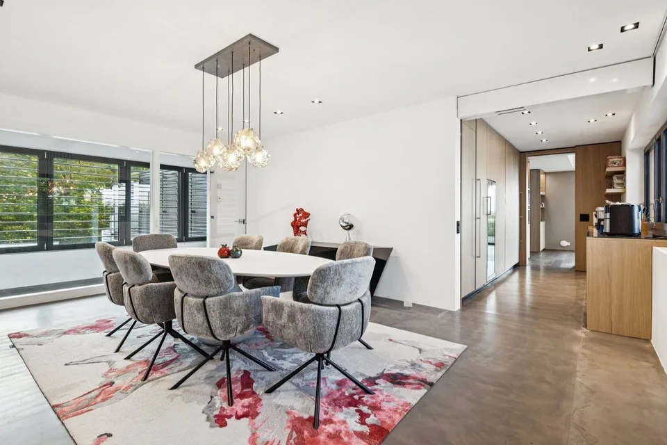 Eigenschaft mit außergewöhnlicher contemporaryer Architektur