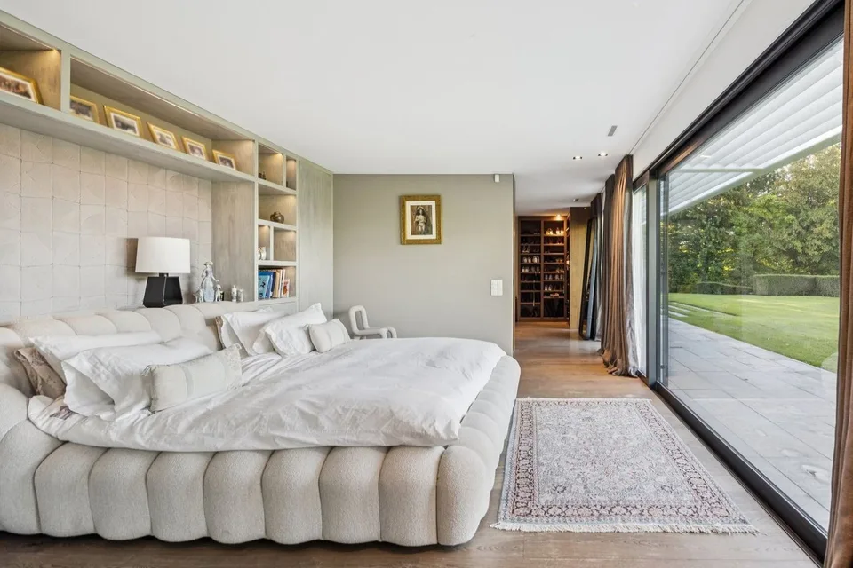 Außergewöhnliches Anwesen mit zeitgenössischer Architektur – Foto 6 von 13