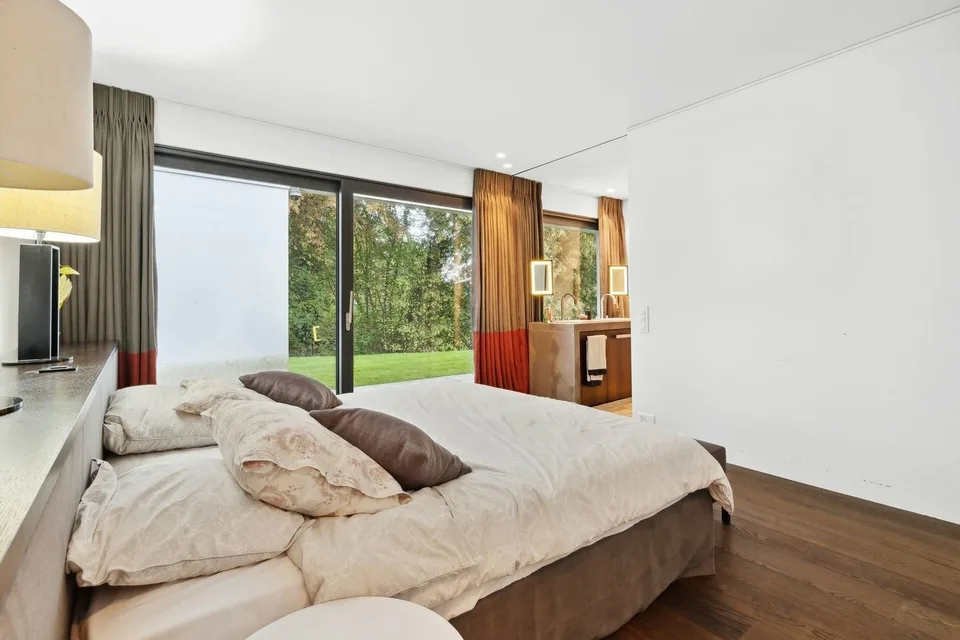Außergewöhnliches Anwesen mit zeitgenössischer Architektur – Foto 10 von 13