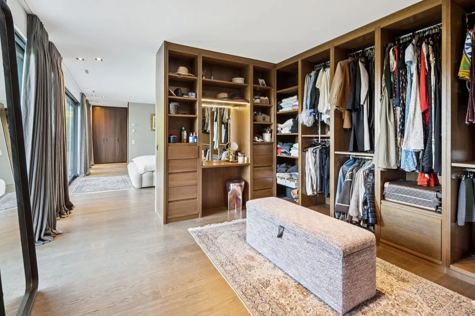 Außergewöhnliches Anwesen mit zeitgenössischer Architektur – Foto 7 von 13