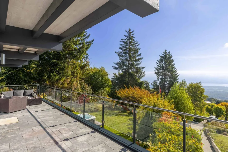 Villa contemporanea ad Arzier con vista panoramica & efficienza energetica