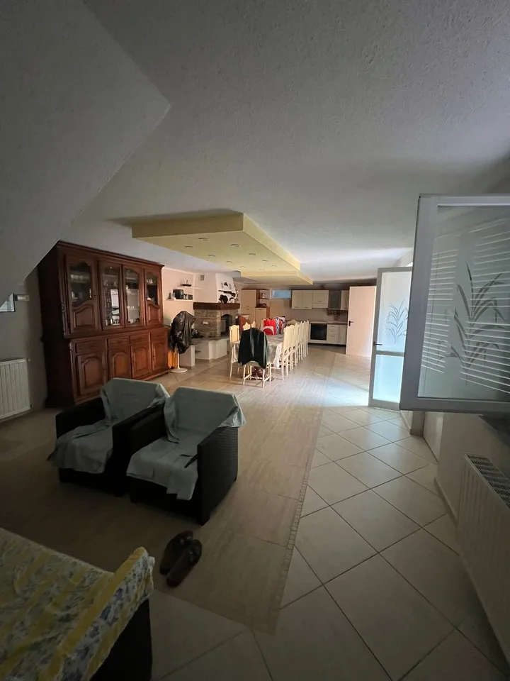 PONTE TRESA (ITA) : ELEGANTE VILLA CON GIARDINO – Foto 19 von 22