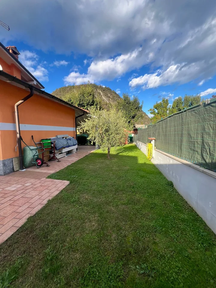 PONTE TRESA (ITA) : ELEGANTE VILLA CON GIARDINO – Foto 7 von 22