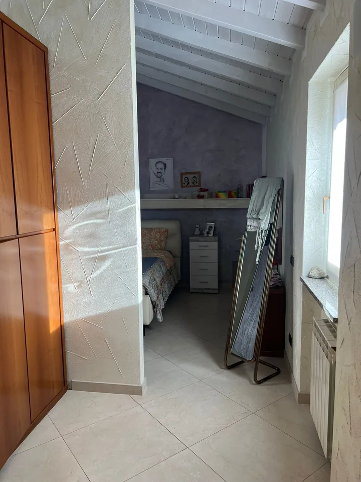 PONTE TRESA (ITA) : ELEGANTE VILLA CON GIARDINO – Foto 21 von 22