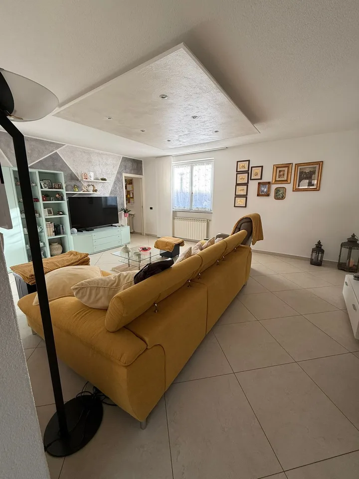 PONTE TRESA (ITA) : ELEGANTE VILLA CON GIARDINO – Foto 9 von 22