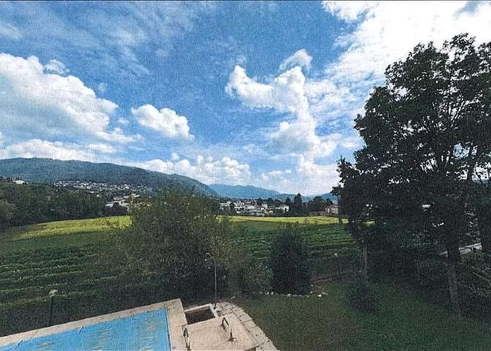 Villa con piscina e ampio terreno