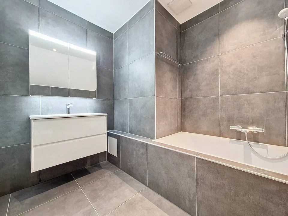 NEW: Spacious high-standard apartment – photo 19 of 23