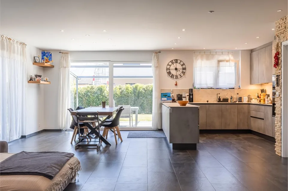 Belle maison contemporaine avec jardin et deux terrasses