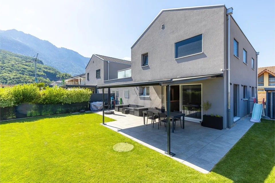 Belle maison contemporaine avec jardin et deux terrasses