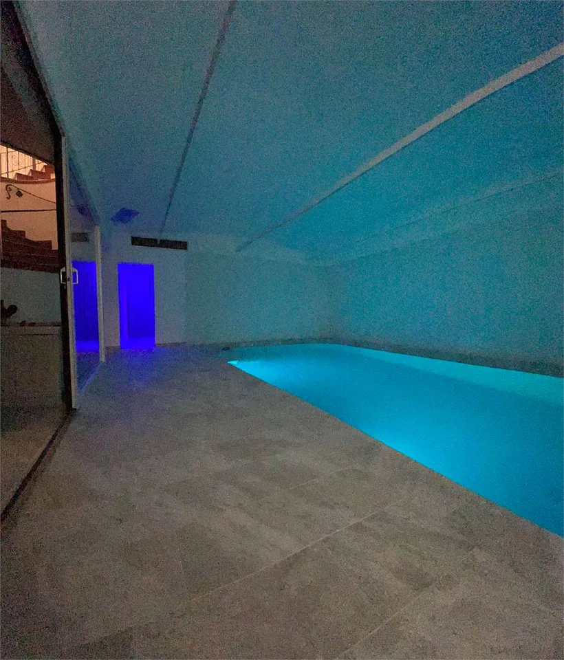 Exklusive Villa mit Wellnessbereich und offenem Blick in die grüne Landschaft von Vezia