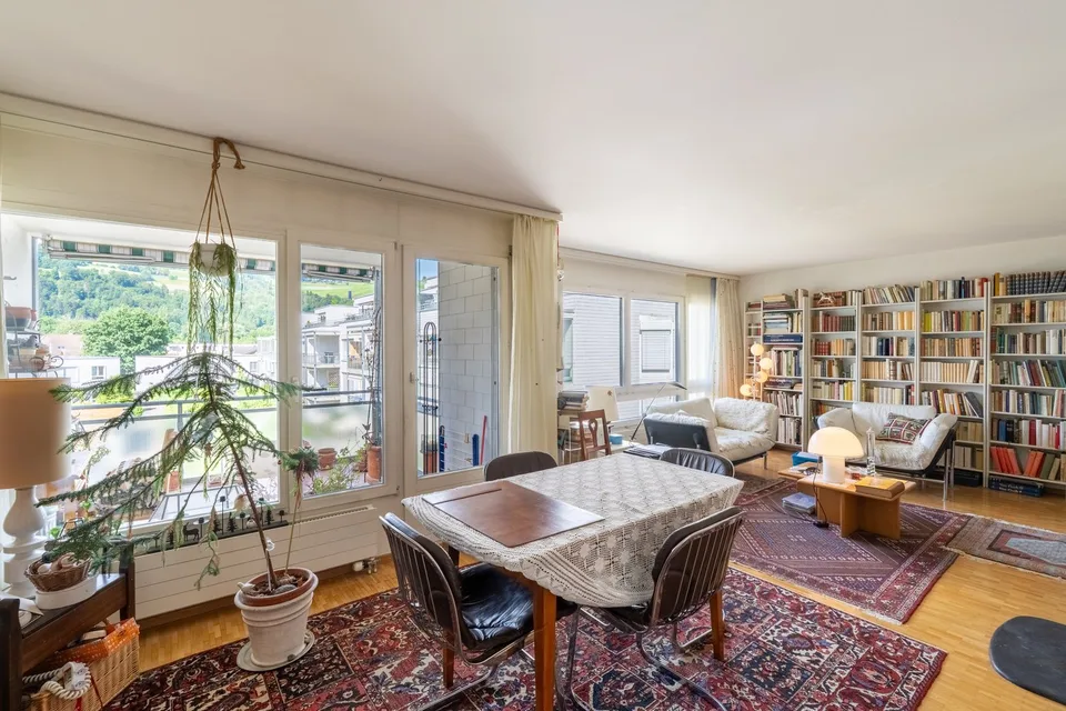 Attraktive 3.5-Zimmer-Wohnung an sonniger Lage mit herrlicher Aussicht