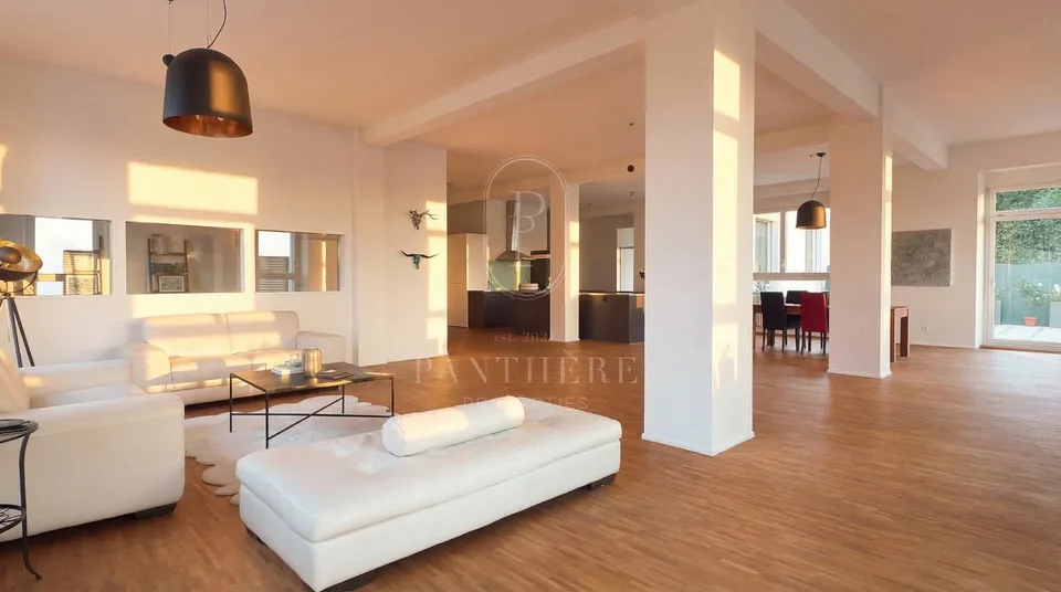 Découvrez un esprit de loft new-yorkais sur 305 m² au bord du lac de Zurich