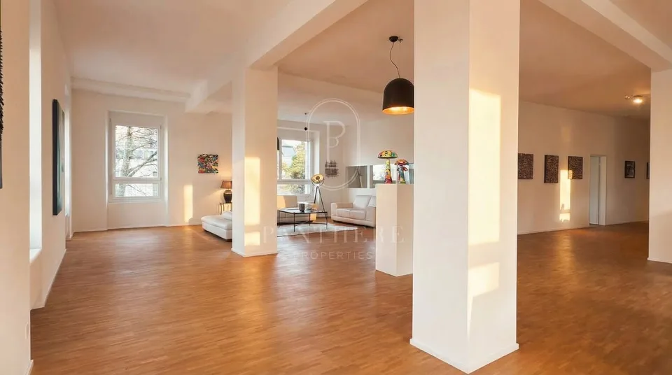 Erleben Sie auf 305 m² New York Loft Feeling am Zürichsee