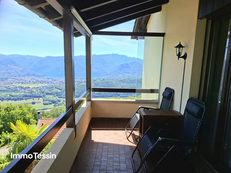 Appartamento meraviglioso con vista fantastica sul Lago di Lugano e piscina nella Residenza Bellavista Cademario vicino a Lugano