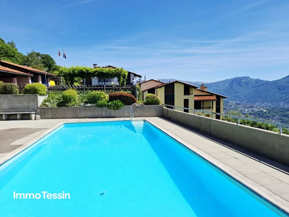 Appartamento meraviglioso con vista fantastica sul Lago di Lugano e piscina nella Residenza Bellavista Cademario vicino a Lugano