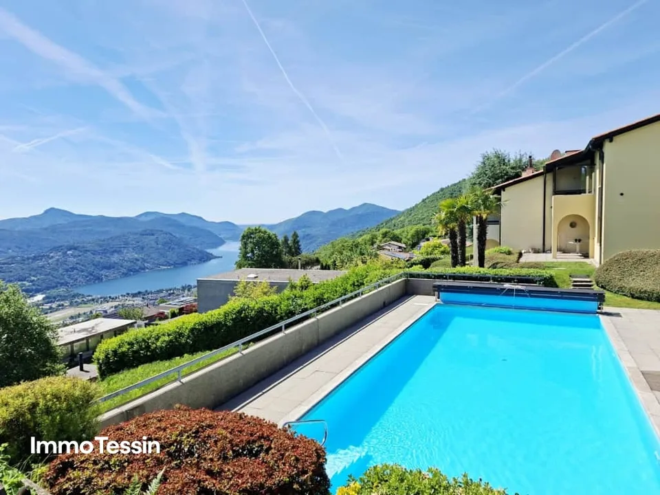 Wunderschöne Wohnung mit fantastischer Seesicht auf den Lago di Lugano und Pool in der Residenza Bellavista Cademario nähe Lugano