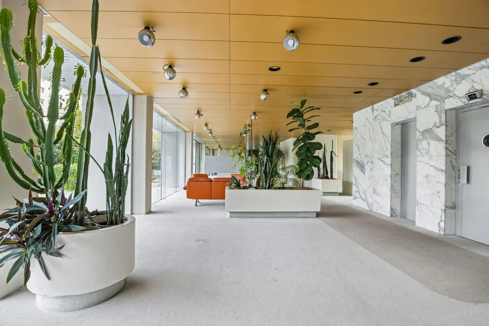 Geräumige 5.5-Zimmer-Wohnung mit herrlichem Blick auf die Stadt und – Foto 12 von 13