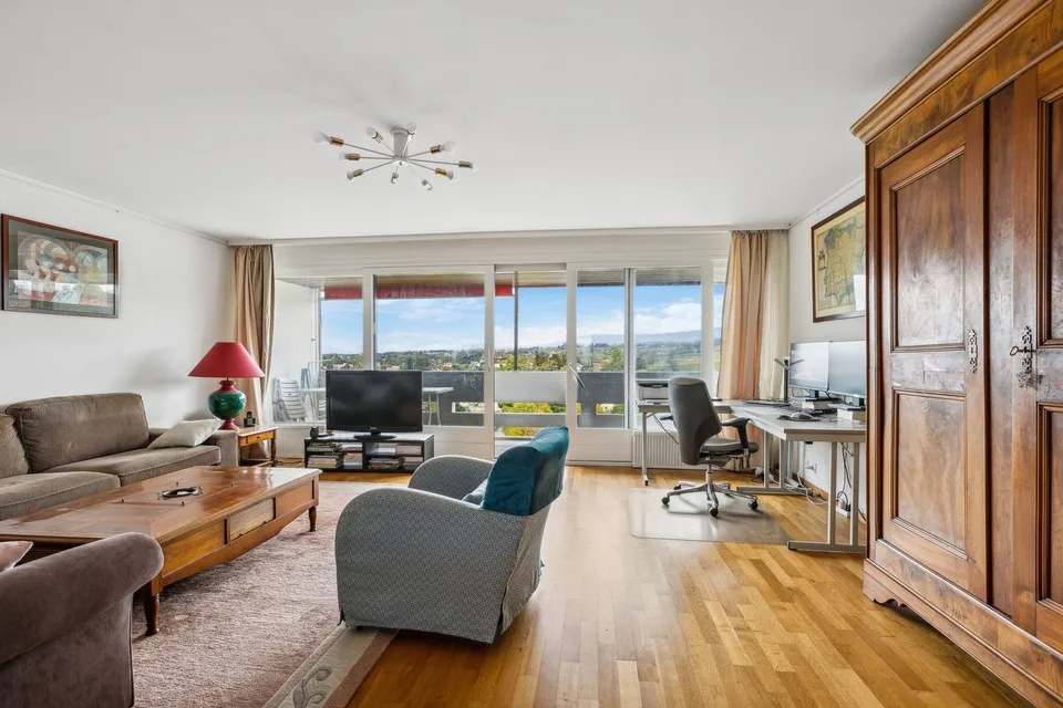 Geräumige 5.5-Zimmer-Wohnung mit atemberaubendem Blick auf die Stadt und