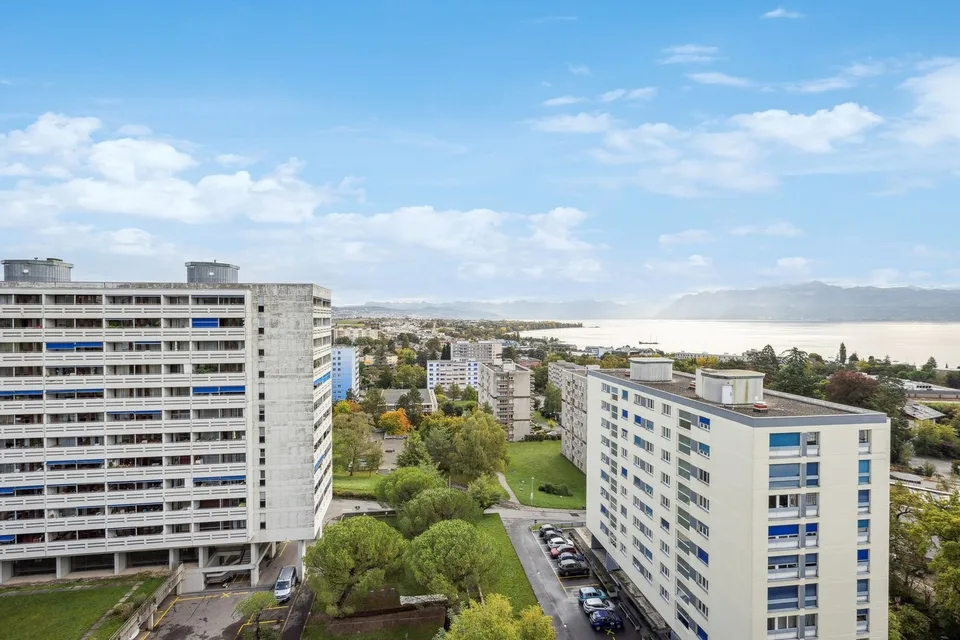 Geräumige 5.5-Zimmer-Wohnung mit herrlichem Blick auf die Stadt und – Foto 13 von 13