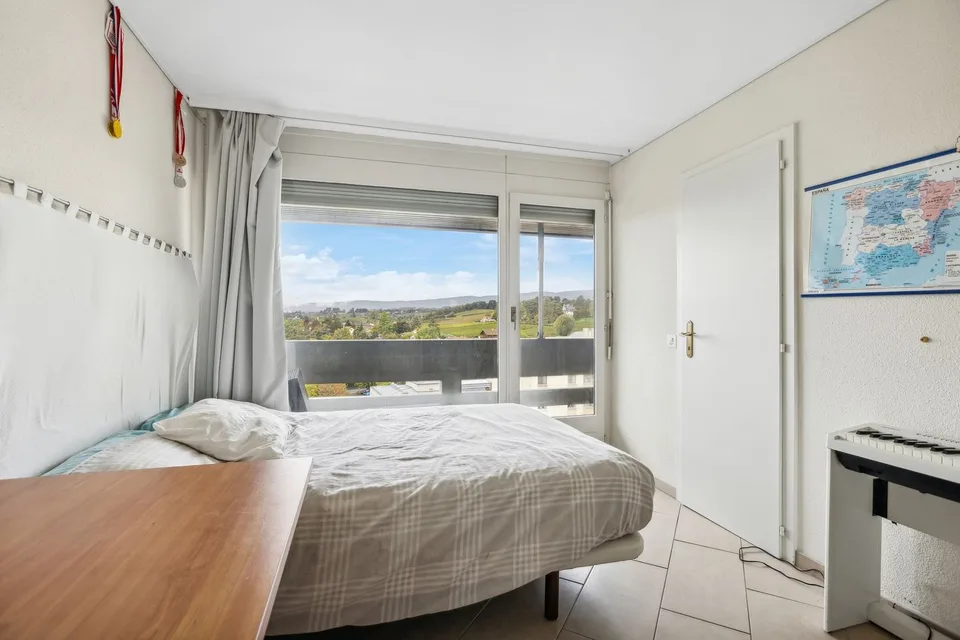 Geräumige 5.5-Zimmer-Wohnung mit herrlichem Blick auf die Stadt und – Foto 7 von 13