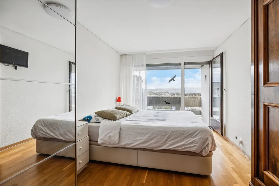 Geräumige 5.5-Zimmer-Wohnung mit herrlichem Blick auf die Stadt und – Foto 6 von 13