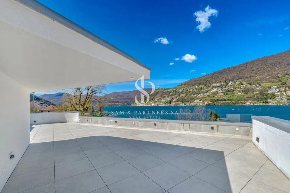 Nuova villa con vista lago