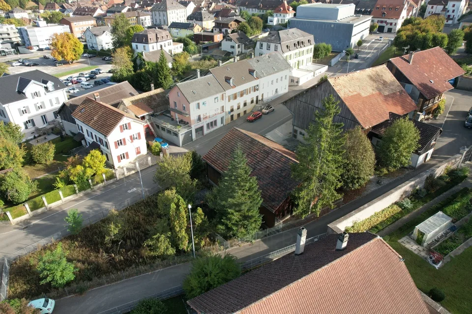 Ferme, étable et grange situées en zone d'habitation HB à Porrentruy