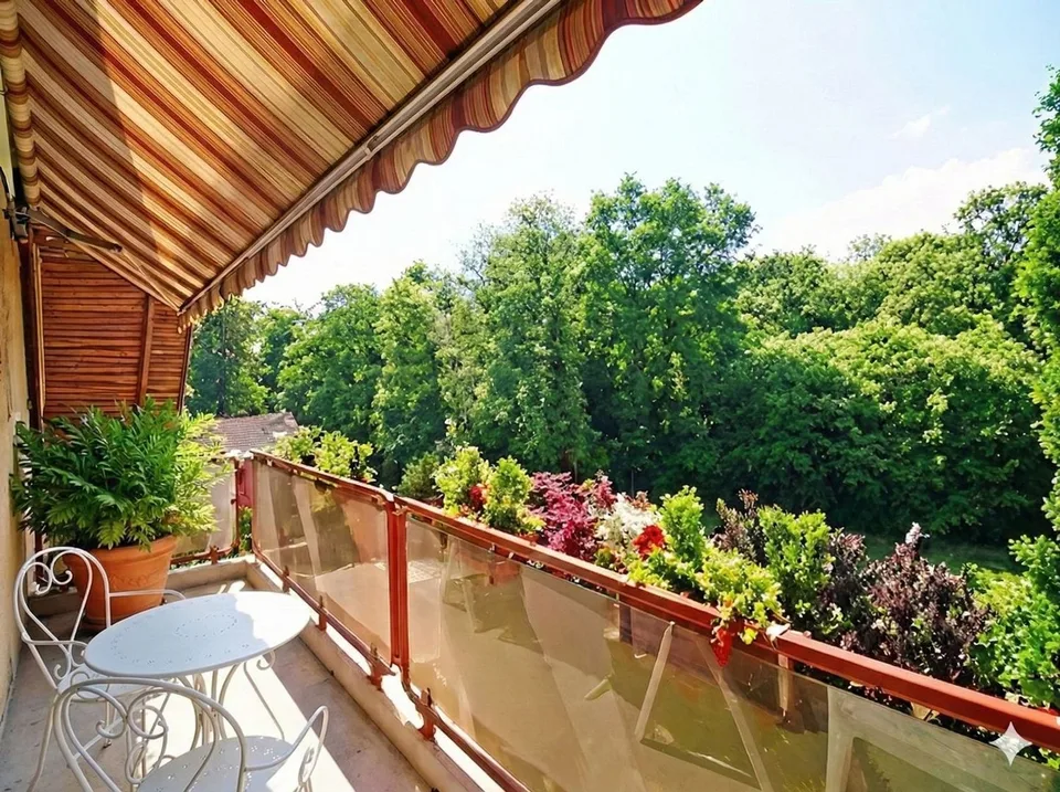 Prestigieux Duplex 5.5 pces "Pieds dans l'eau" avec Salle d'Escalade