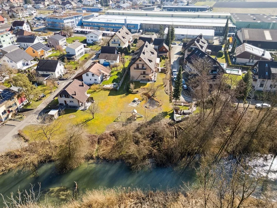 Prestigieux Duplex 5.5 pces "Pieds dans l'eau" avec Salle d'Escalade – Foto 18 von 21