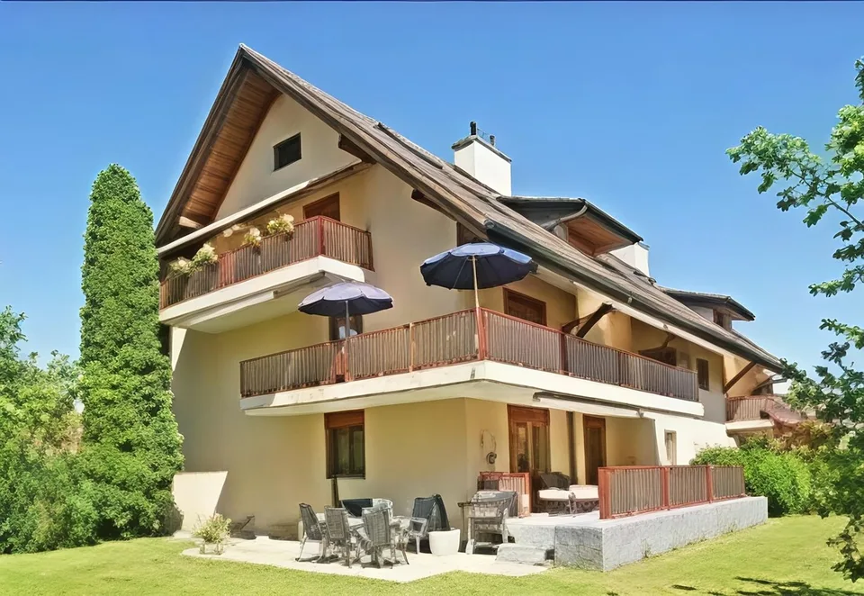 Prestigöses Duplex 5.5 Zimmer "Pieds dans l'eau" mit Kletterraum