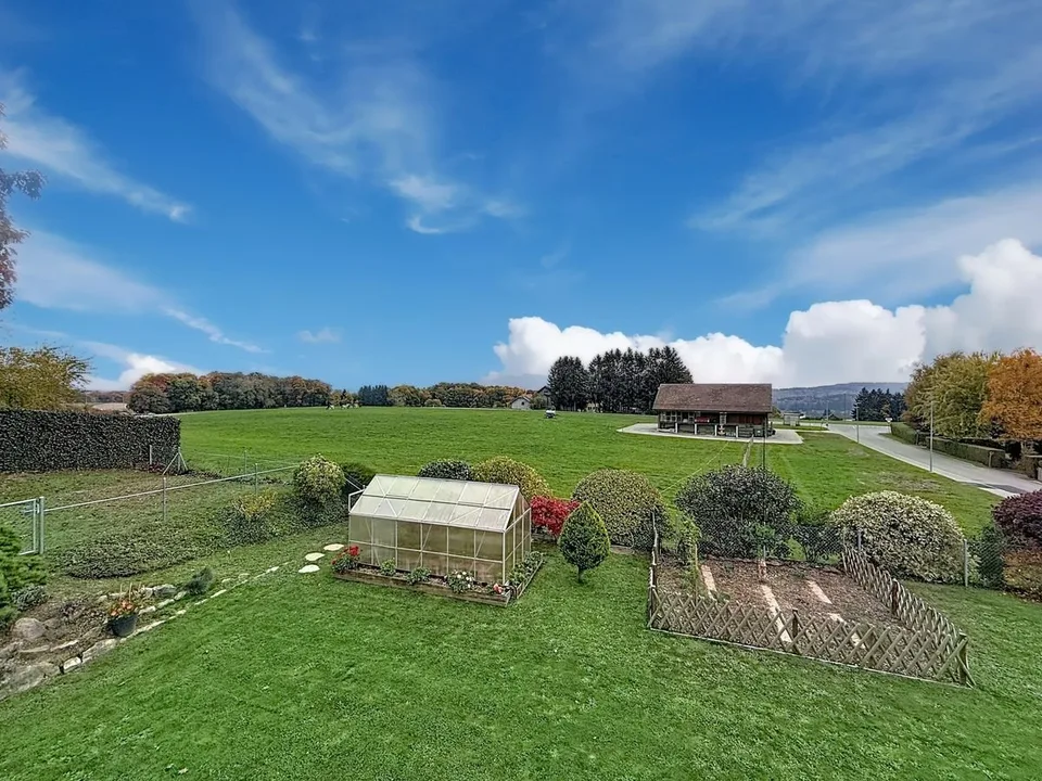 Savigny - House with 2 apartments