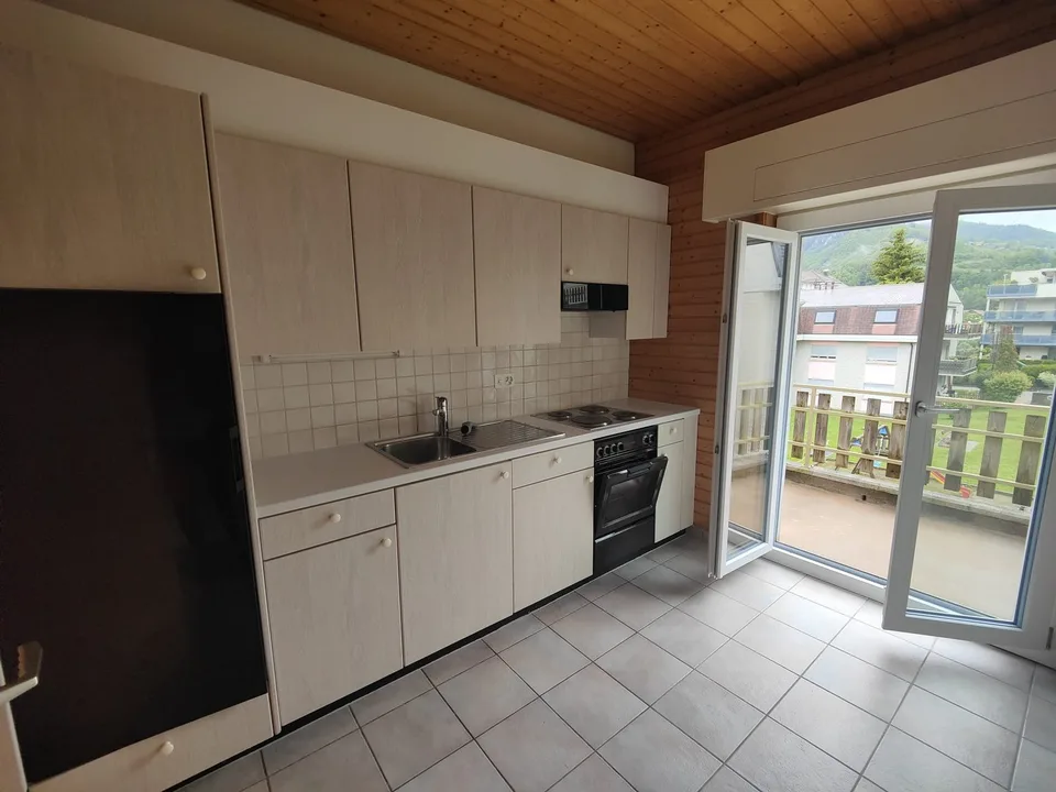 Appartamento di 2.5 locali con balcone a Broc