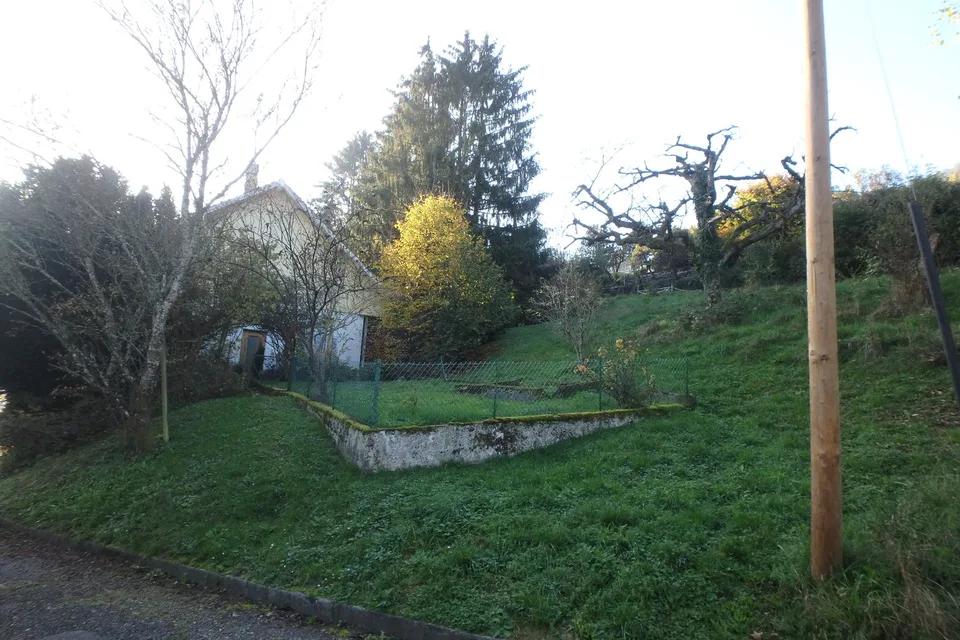 TERRAIN À CONSTRUIRE EXCLUSIF DANS UN ENDROIT CALME ET ENSOLEILLÉ