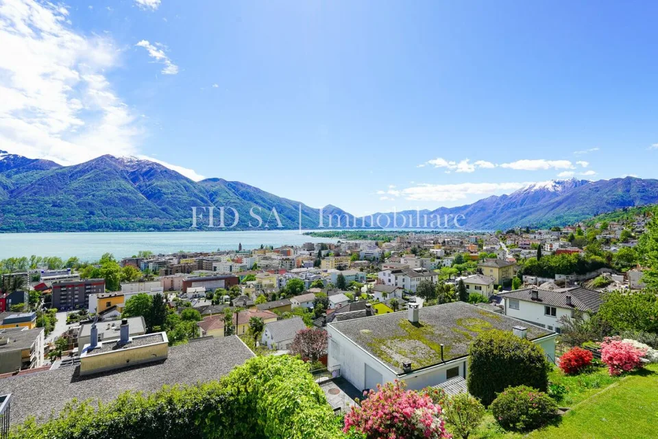 MINUSIO - Grosszügige Liegenschaft mit viel Potenzial und herrlicher Aussicht