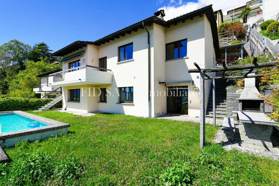 MINUSIO - Ampia casa bifamiliare con grande potenziale e splendida vista