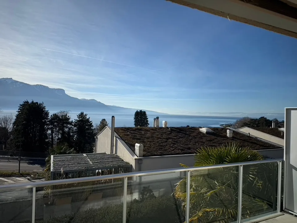 Casa bifamiliare moderna di 5 locali con vista mozzafiato sul lago e le montagne a Corseaux