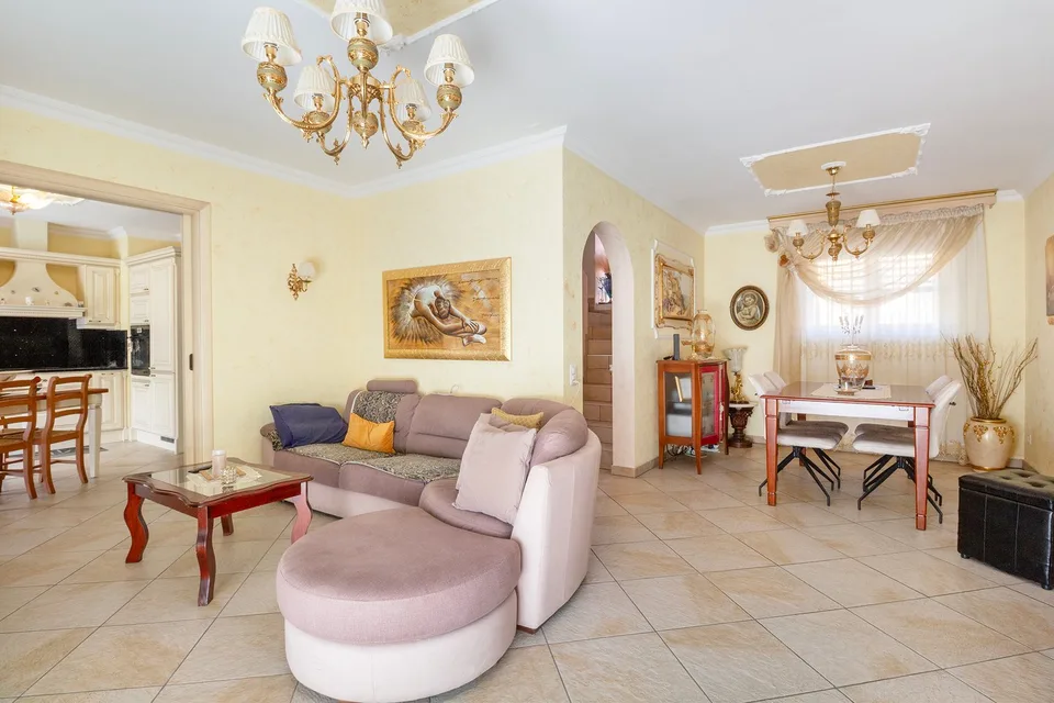 Elegantes Einfamilienhaus mit großem Außenbereich in bester Lage