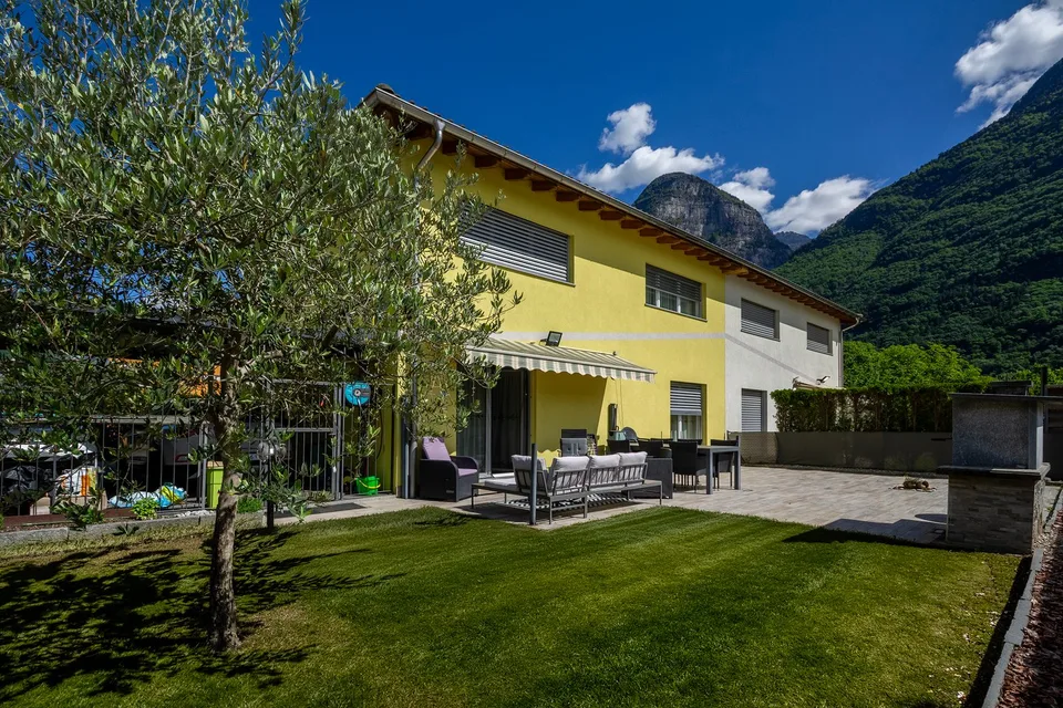 Elegante casa unifamiliare con ampio spazio esterno in posizione co...
