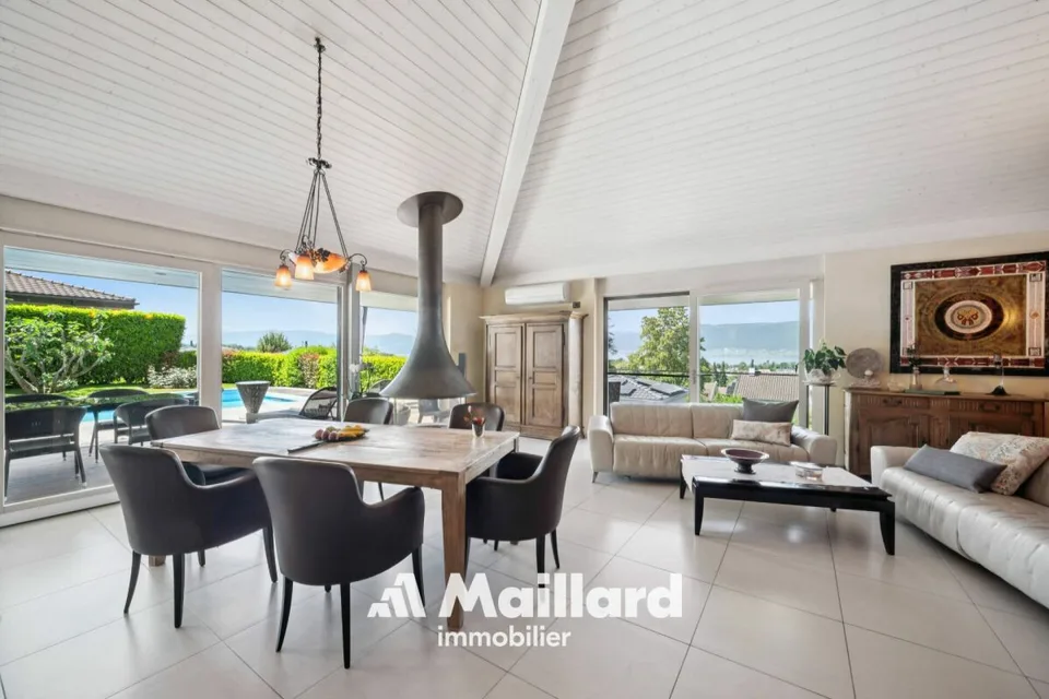 Exklusives Anwesen mit Pool und Panoramablick auf den See – Foto 9 von 19