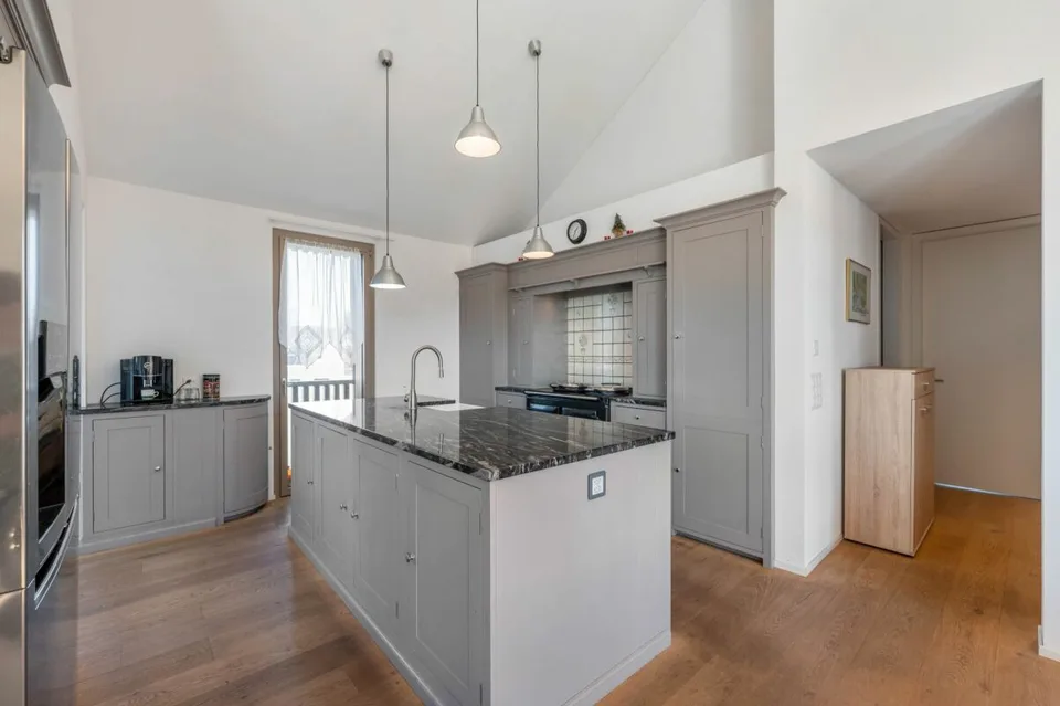 MODERNE 5,5-ZIMMER-ATTIKA | SONNIG | AUSSICHT