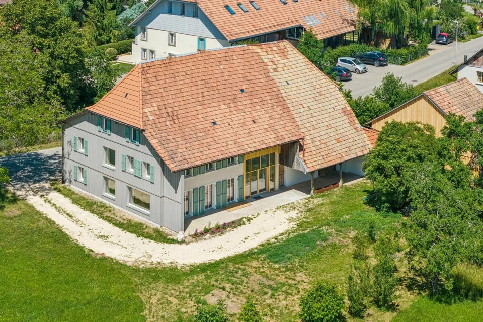 Bauernhaus mit Weitsicht und grosser Parzelle.