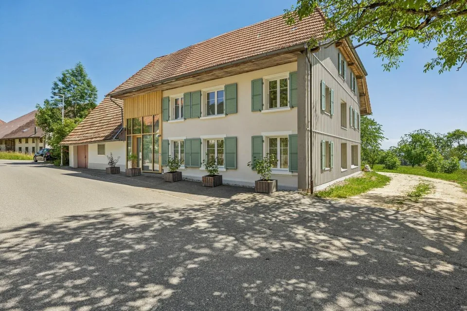 Bauernhaus mit Weitsicht und grosser Parzelle.