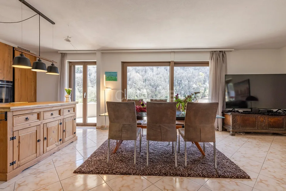 Villa vicino al lago a  Figino – Privacy, natura e possibilità bifamiliare a pochi minuti da Lugano