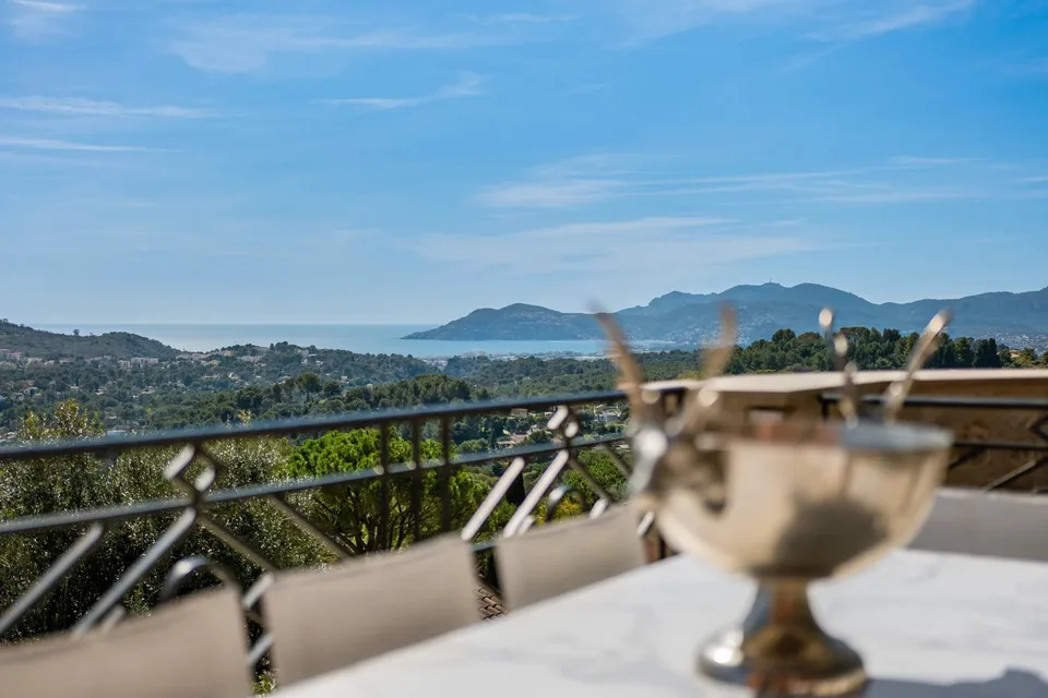 Mougins | Außergewöhnliche Villa mit Panorama, Spa & Meerblick an der Côte d’Azur
