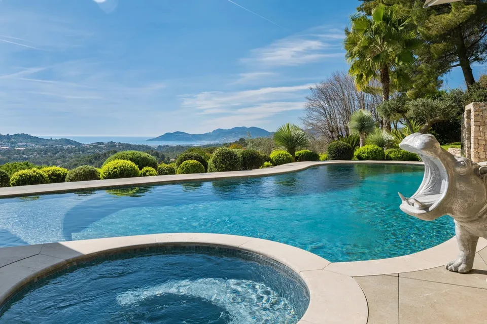 Mougins | Außergewöhnliche Villa mit Panorama, Spa & Meerblick an der Côte d’Azur