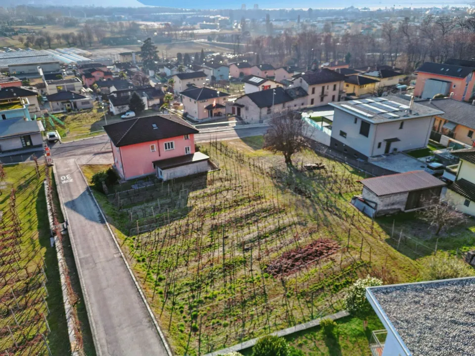 4 Moderne, freistehende Einfamilienhäuser mit Garten
