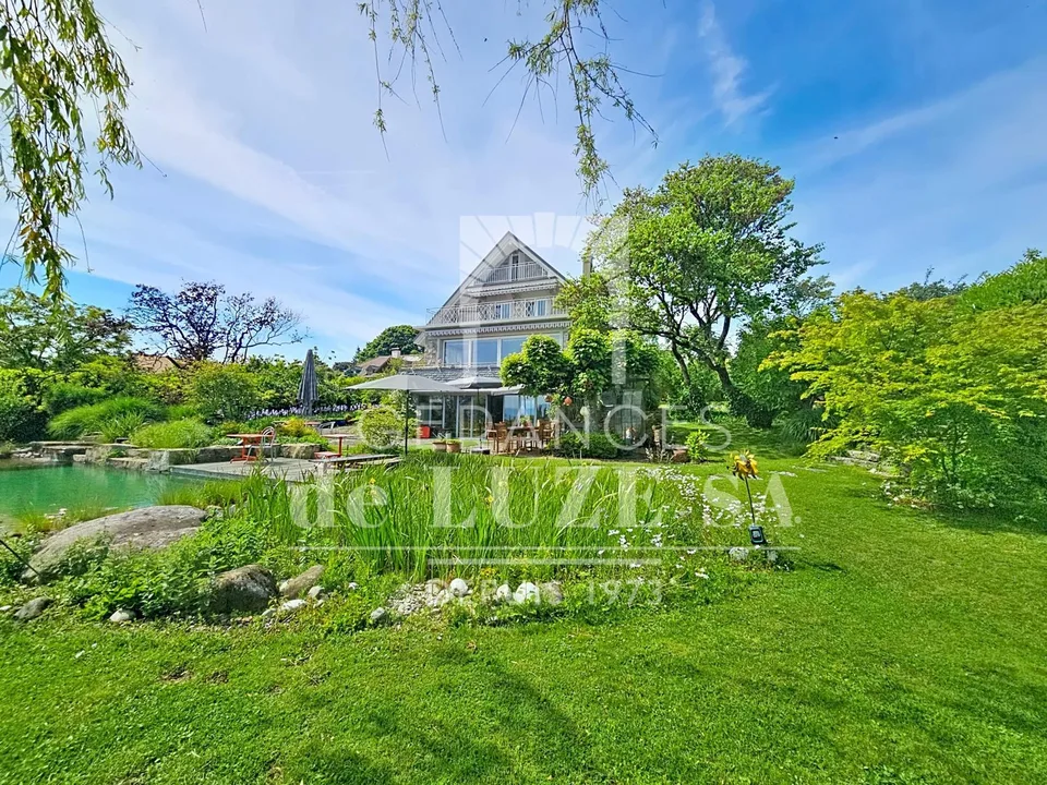 Situation premium : Villa avec vue lac, piscine naturelle et vaste jardin intimiste – photo 22 sur 26